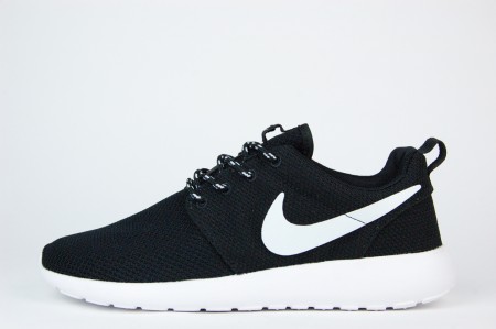 кроссовки Nike Roshe Run Wmns Black / White