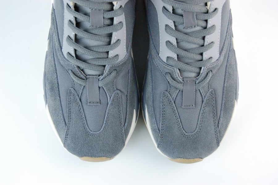 кроссовки Adidas Yeezy Boost 700 Magnet