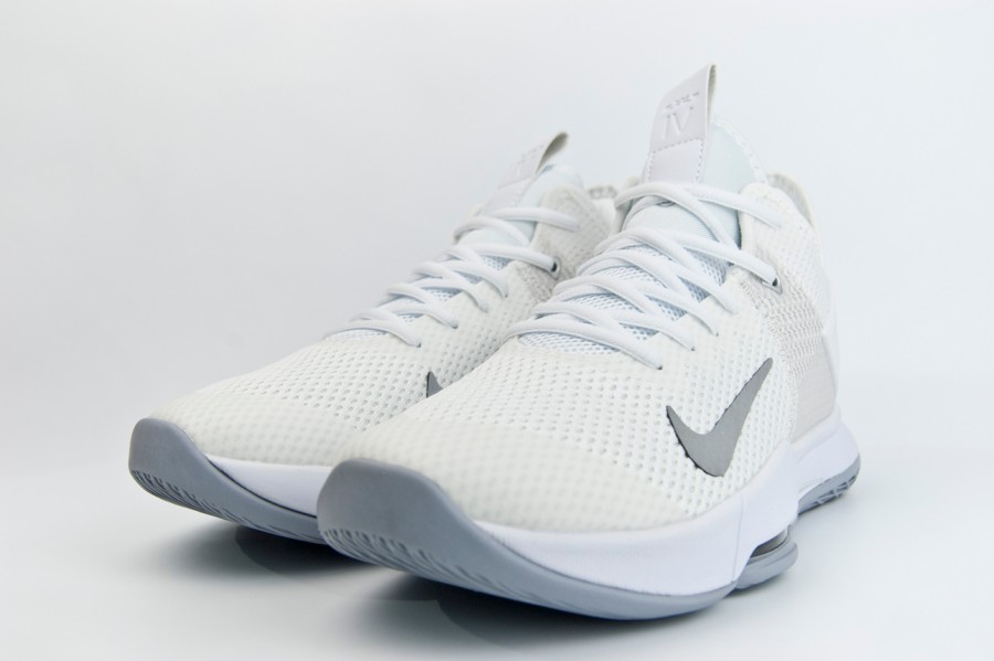 кроссовки Nike Lebron Witness 4 Triple White