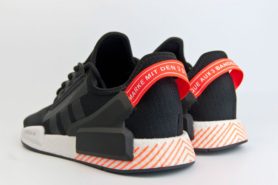 кроссовки Adidas NMD R1 V2 Black / White / Orange