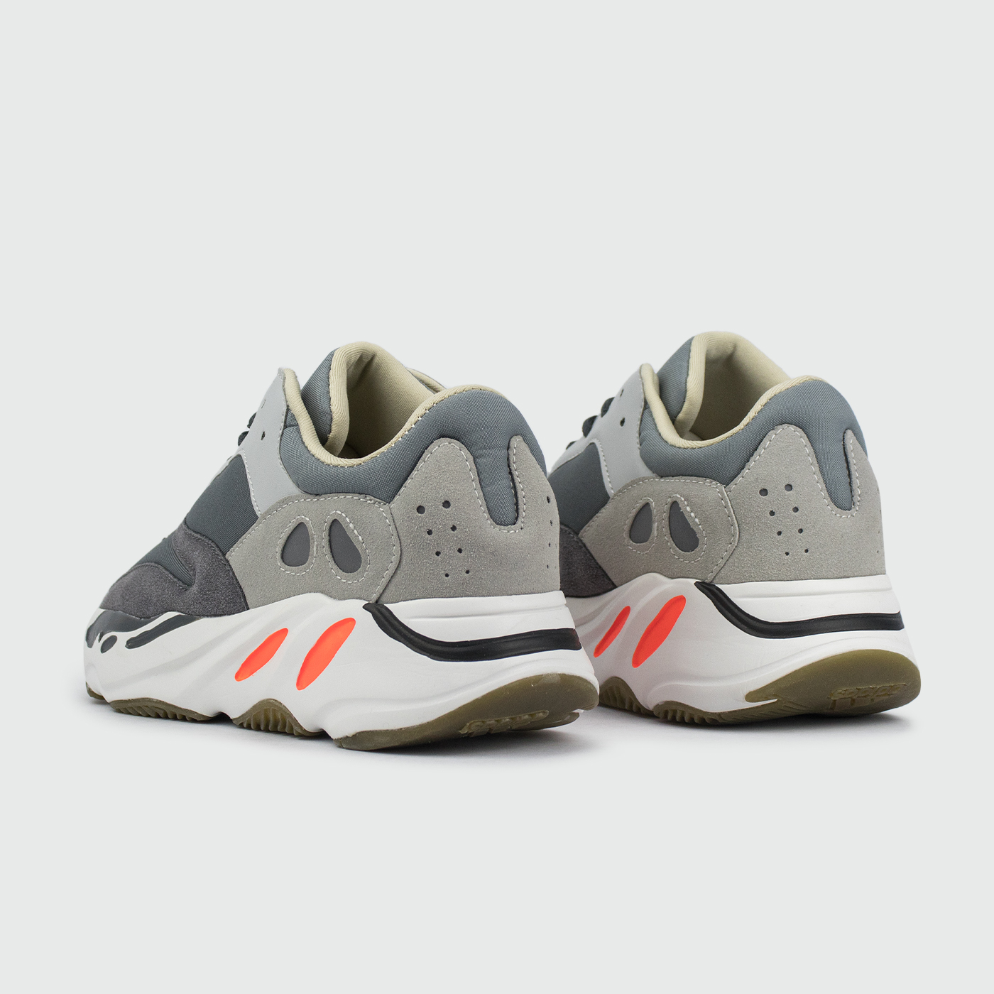 Кроссовки Adidas Yeezy Boost 700 Magnet
