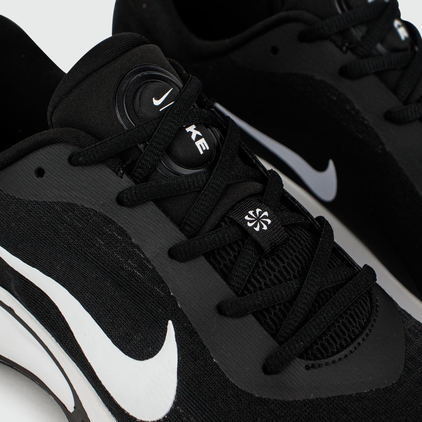 Кроссовки Nike Journey Run Black / White