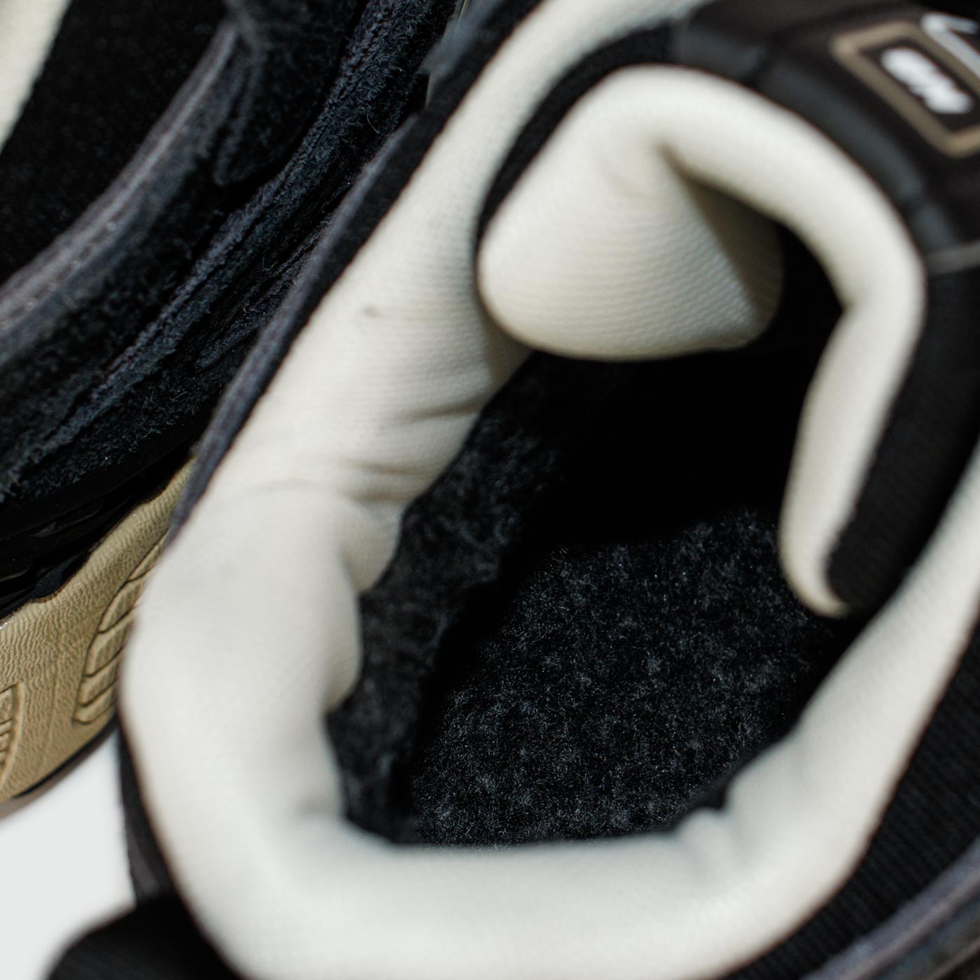 Кроссовки New Balance 1906D Mid Black Beige Wmns Suede with Fur Кроссовки New Balance 1906D Mid Black Beige Wmns Suede with Fur