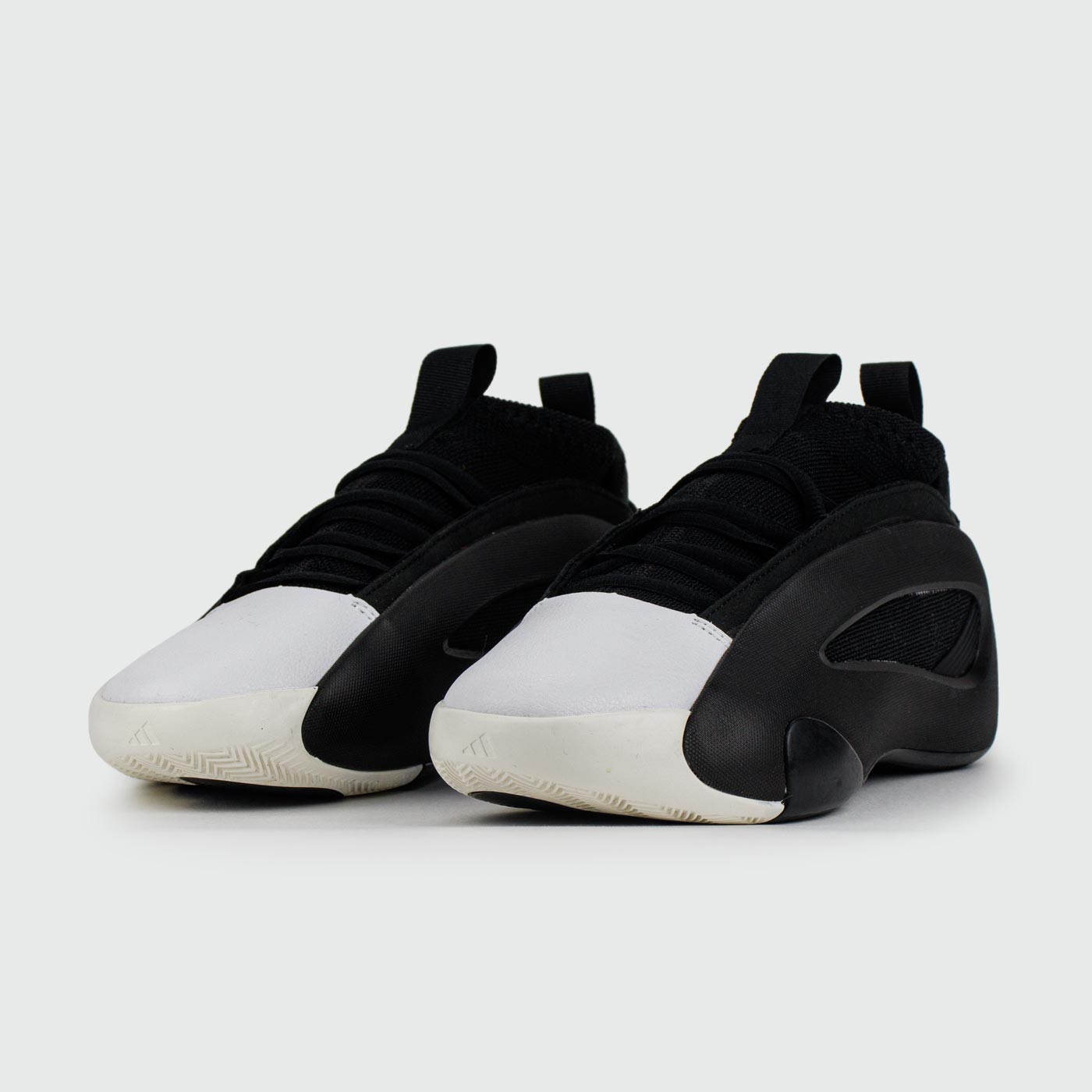 Кроссовки Adidas Harden Vol 8 Black Silver Кроссовки Adidas Harden Vol 8 Black Silver