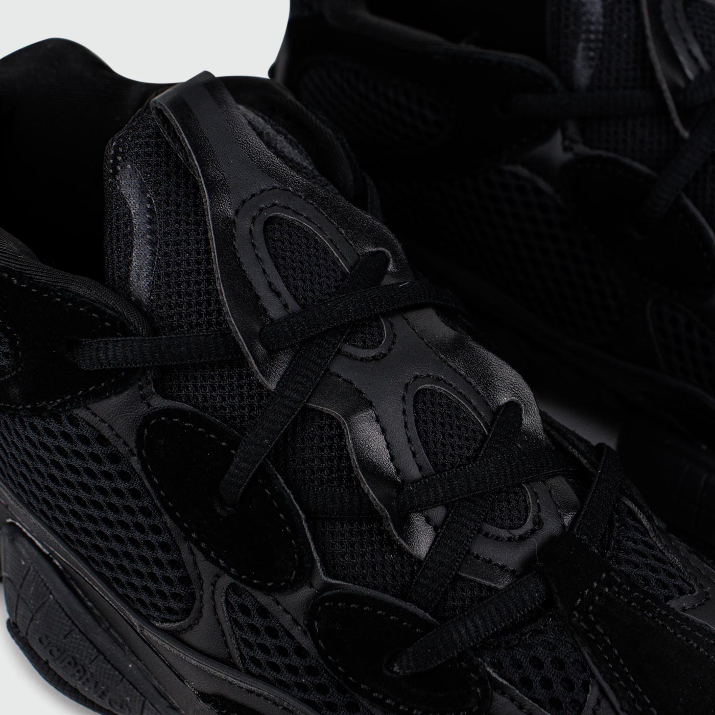 Кроссовки Adidas Yeezy Boost 500 Black Кроссовки Adidas Yeezy Boost 500 Black