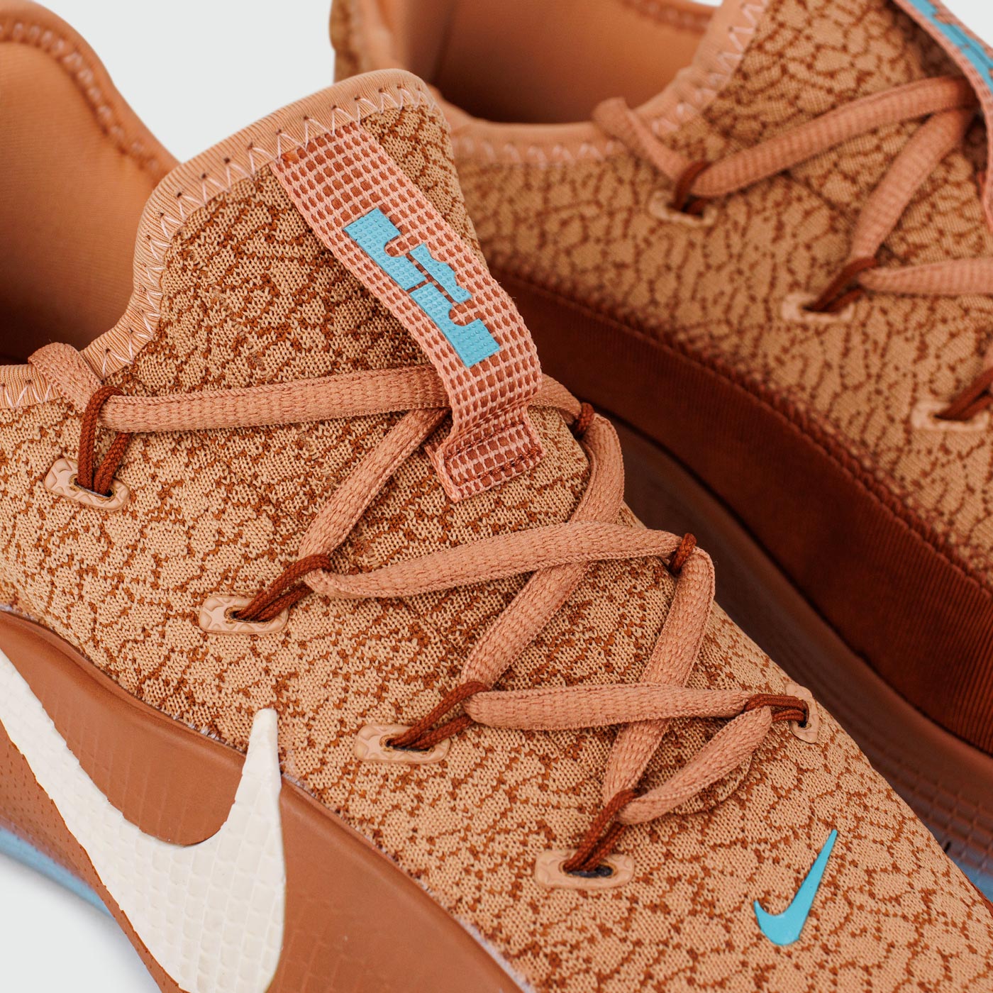 Кроссовки Nike LeBron TR 1 Better With Age