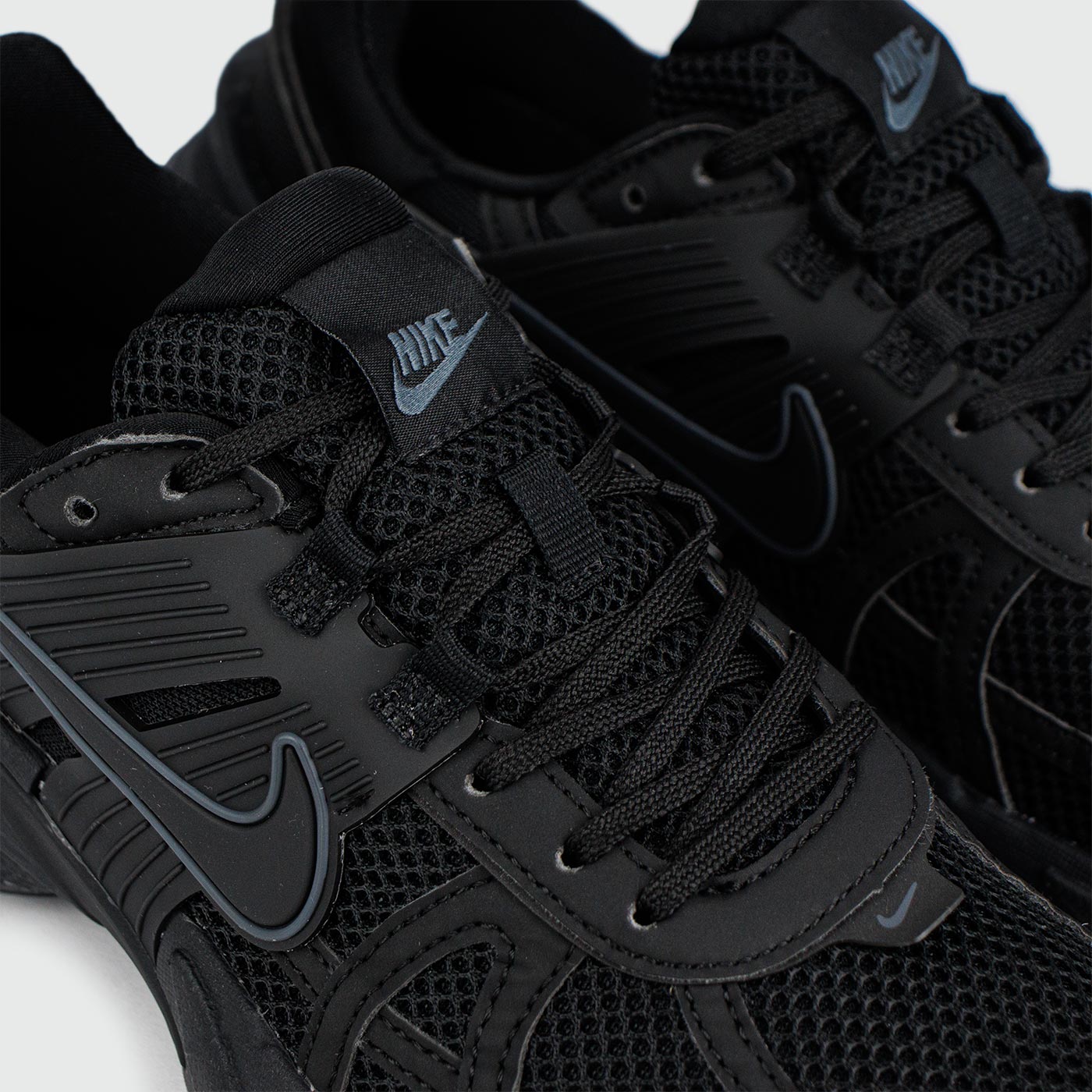 Кроссовки Nike V2K Run Black Grey Кроссовки Nike V2K Run Black Grey