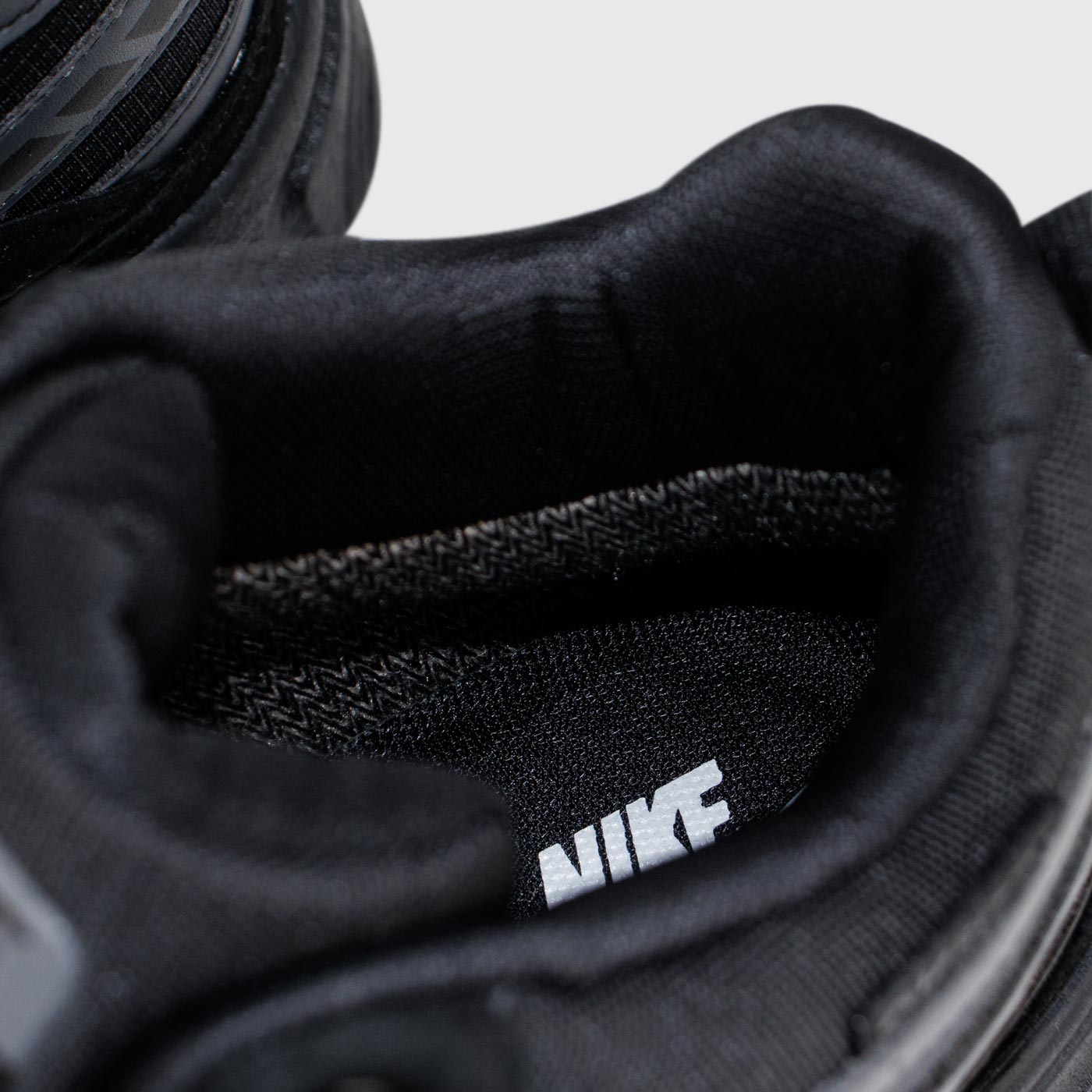 Кроссовки Nike Initiator Mid Black Thermo Кроссовки Nike Initiator Mid Black Thermo