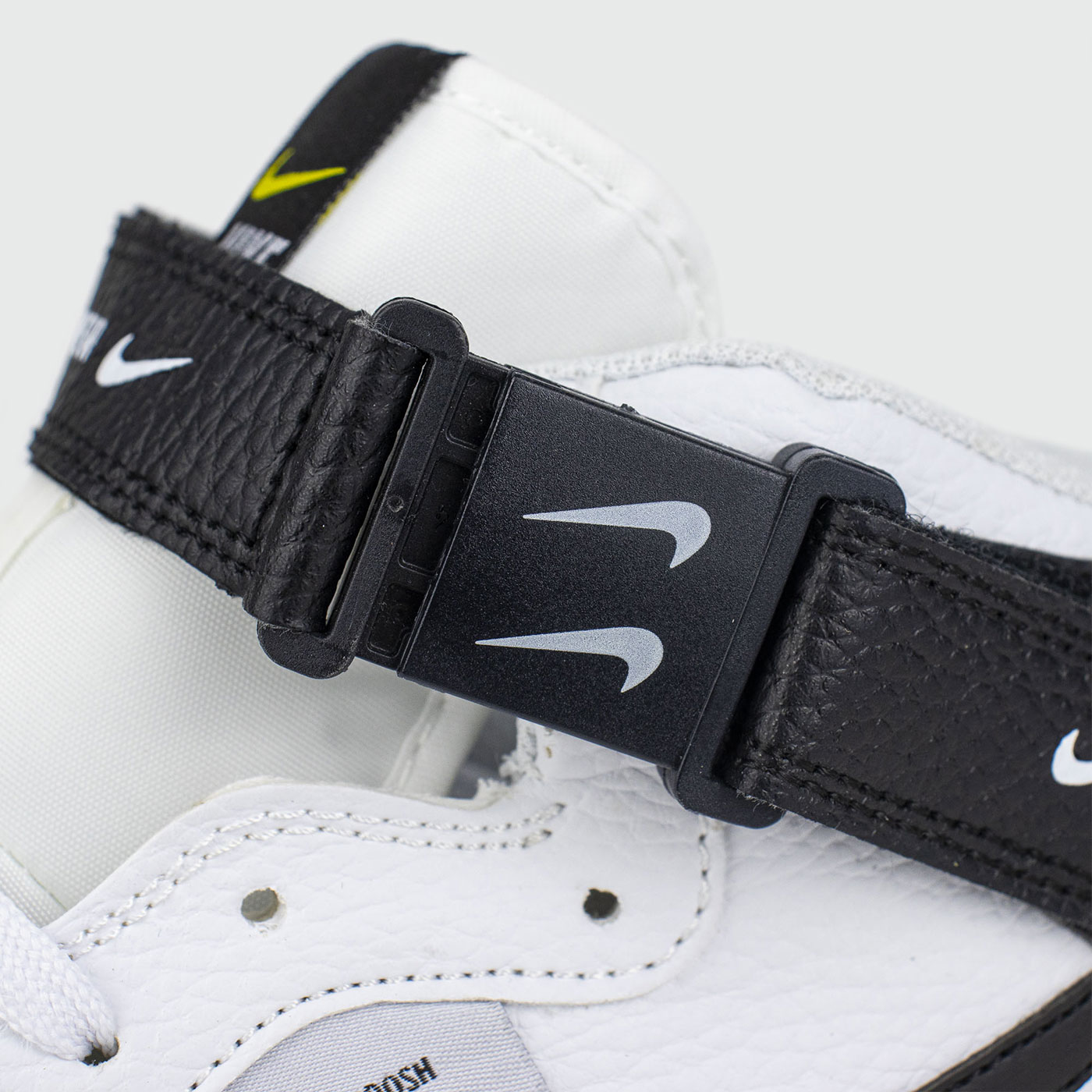 Кроссовки Nike Air Force 1 Mid LV8 Utility White / Black Кроссовки Nike Air Force 1 Mid LV8 Utility White / Black